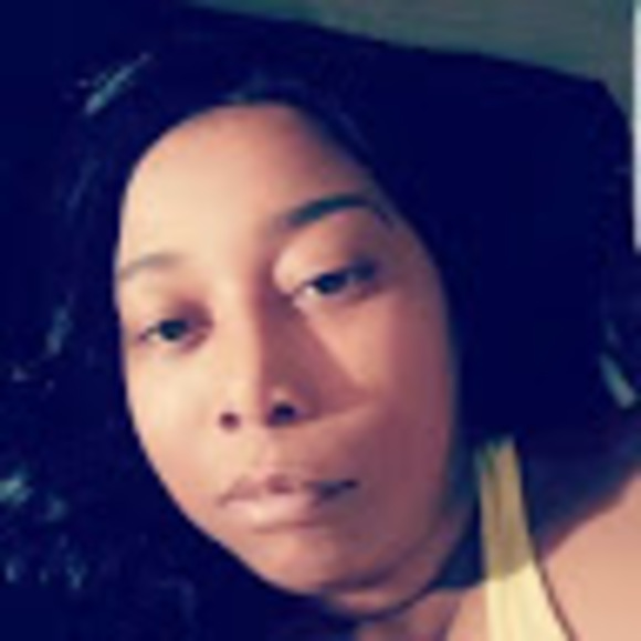 Meet your Posher, Deirdre - Picture 1 of 1